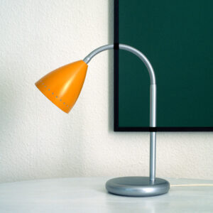 Lampe og sort stof / Lamp and black fabric 