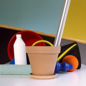 Diverse objekter på bord 1 / Various objects on table 1